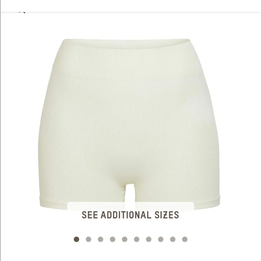 ✨SKIMS Stretch Rib Short - Picture 3 of 6